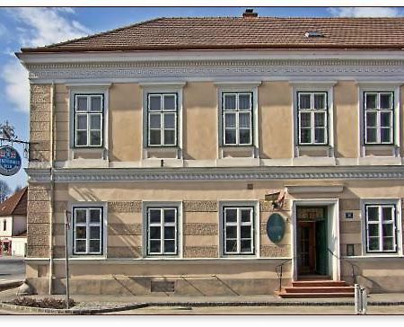 Gasthof Manhalter Pitten Exteriör bild